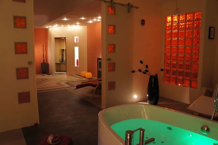 Whirlpool im Wellnessbereich