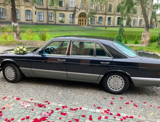 Mercedes-Benz 560 SEL