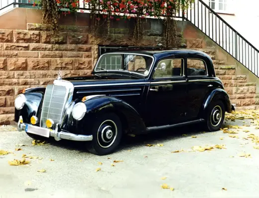 Mercedes-Benz 220
