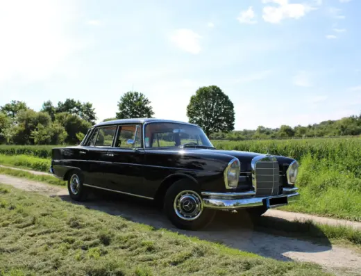 Mercedes-Benz 220 SE