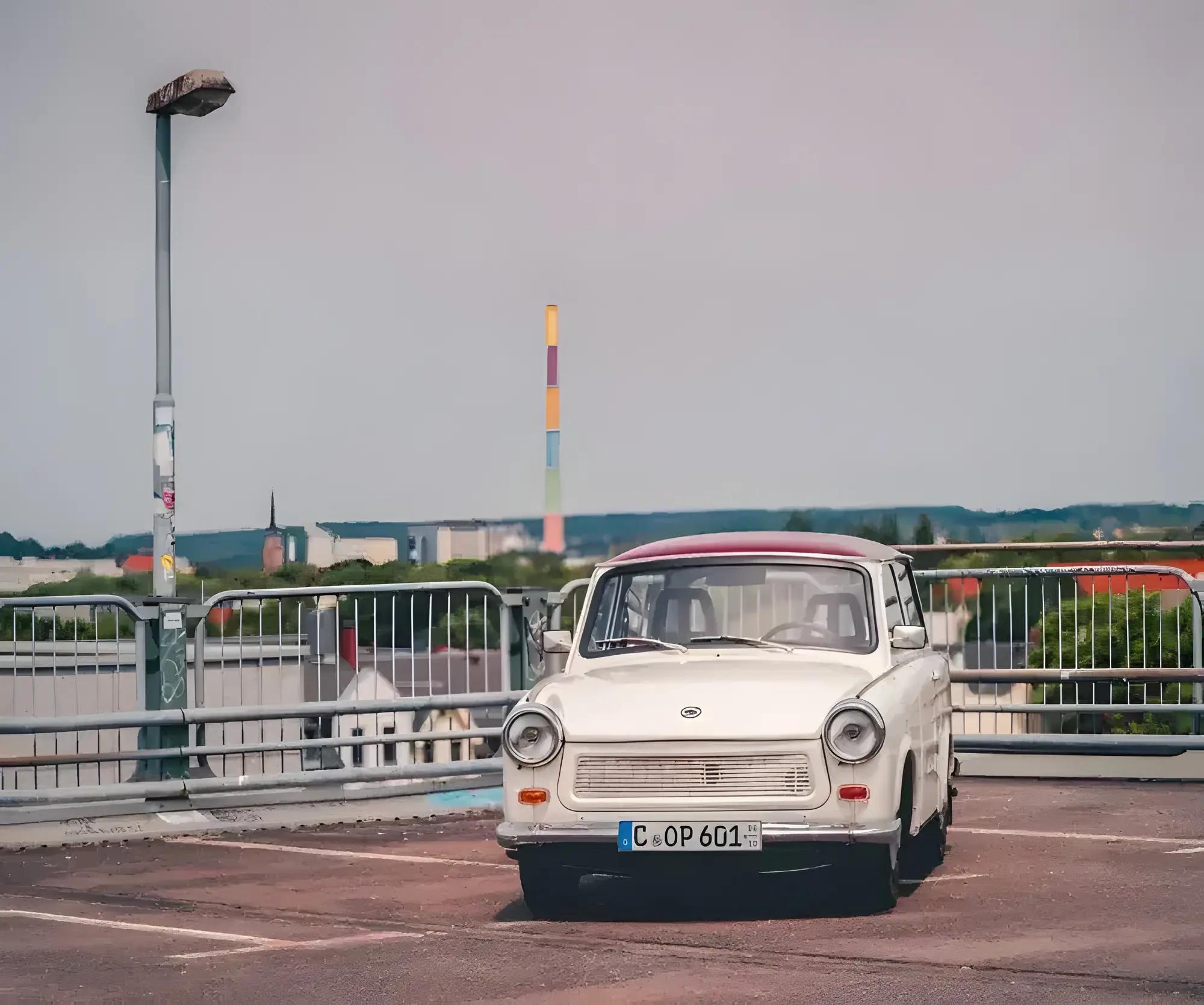 Trabant 601 Universal 1989 mieten in Trabant Vermietung Chemnitz, Rosenpl. 7, 09126 Chemnitz-Bernsdorf, Deutschland (Trabant 601 mit rotem Dach)