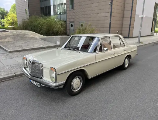 Mercedes-Benz 200/8