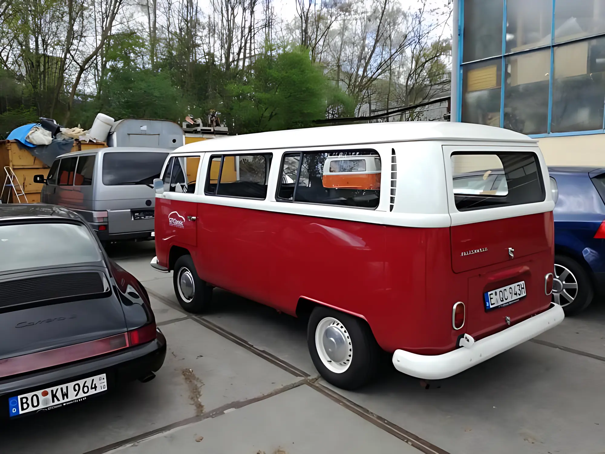 VW T2a, 9 Sitzer 1971 mieten in Bochum (Heckansicht)