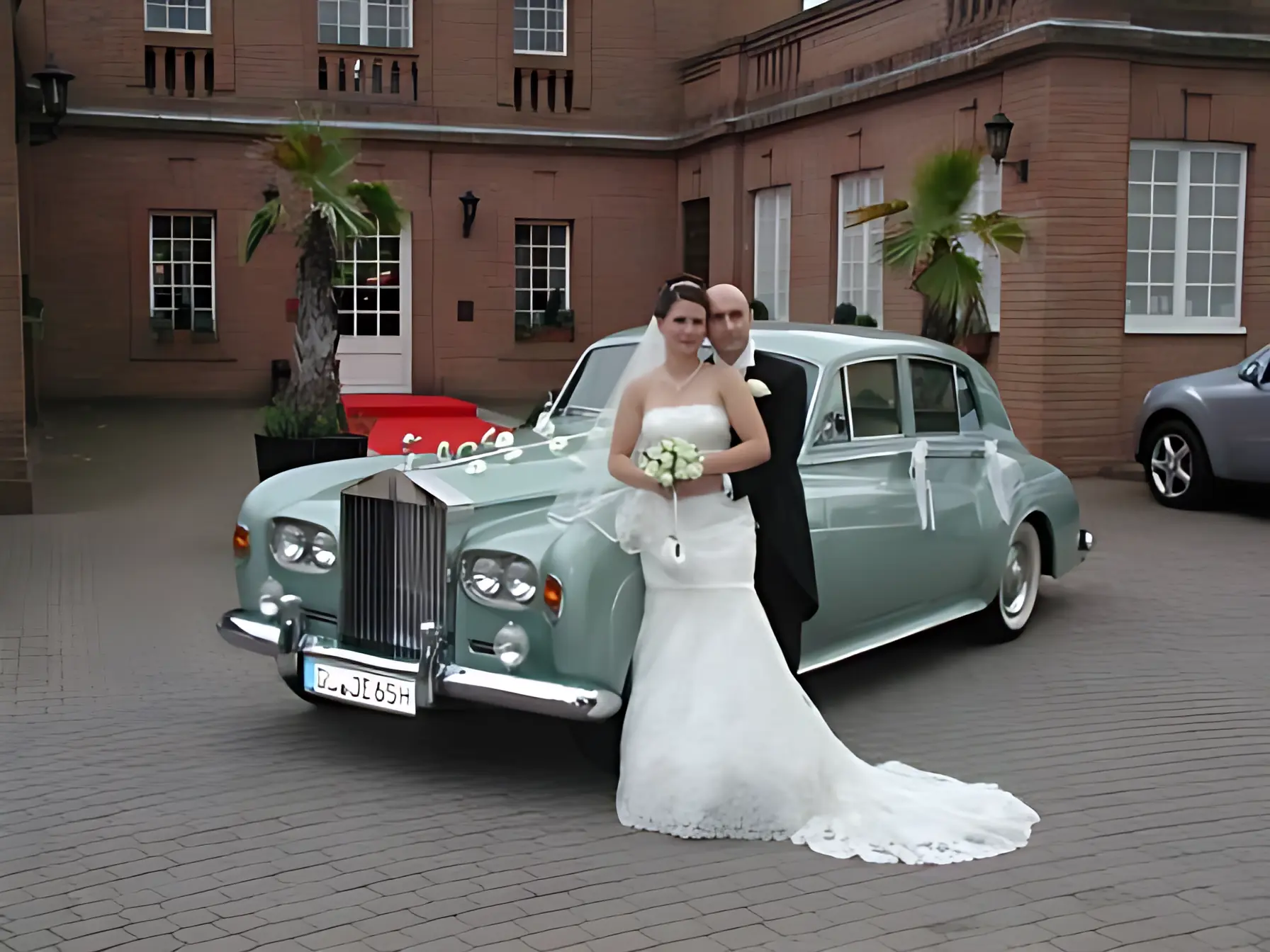 Rolls-Royce Silver Cloud 3 1965 mieten in Wermelskirchen-Hinterhufe (grüner Rolls-Royce mit Brautpaar)