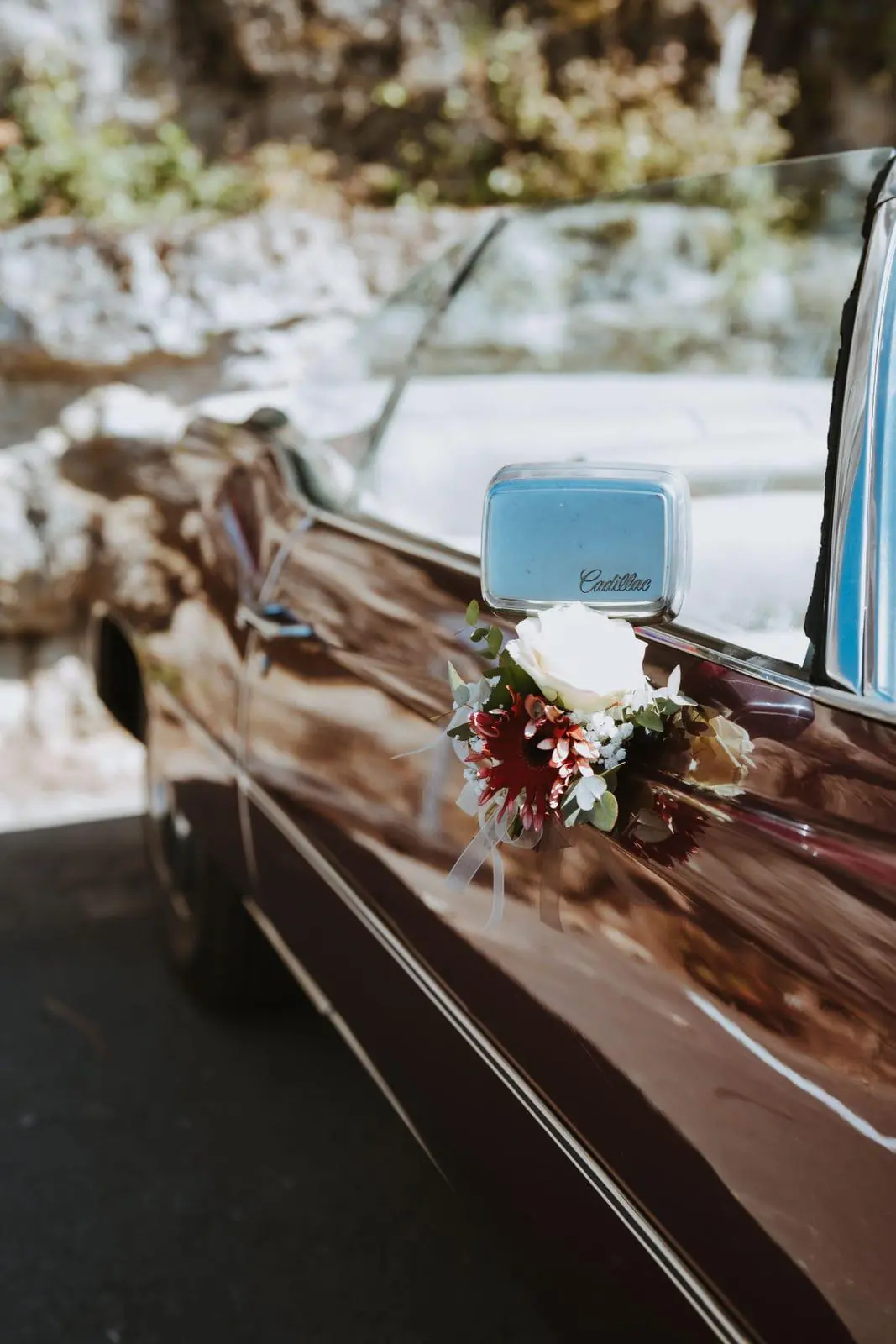 Cadillac Eldorado '76 Cabrio 1976 mieten in Grünberg (Autodetail mit Blumenschmuck)