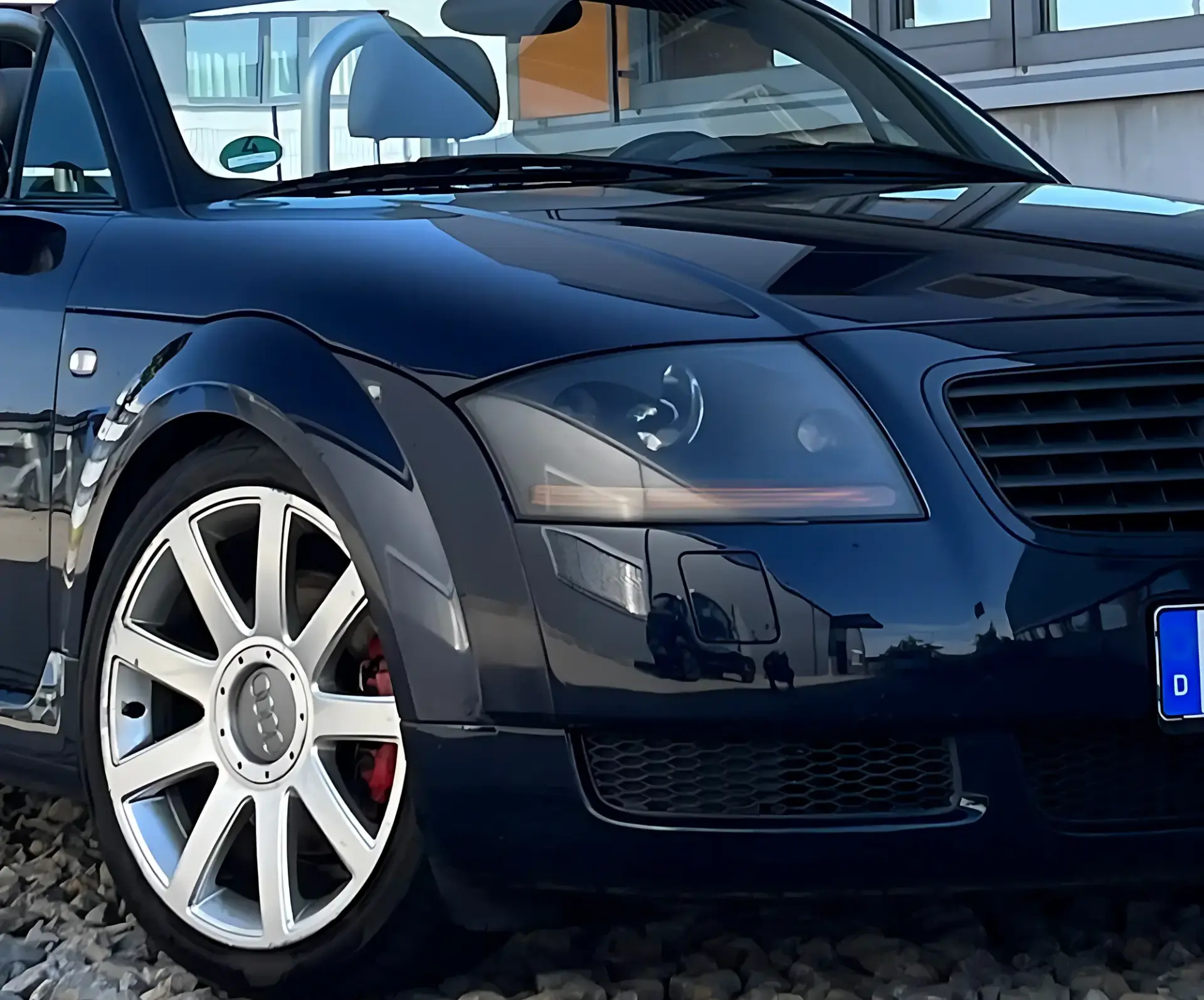 Audi TT mieten in Birkenfeld (Audi TT Frontrad Nahaufnahme)