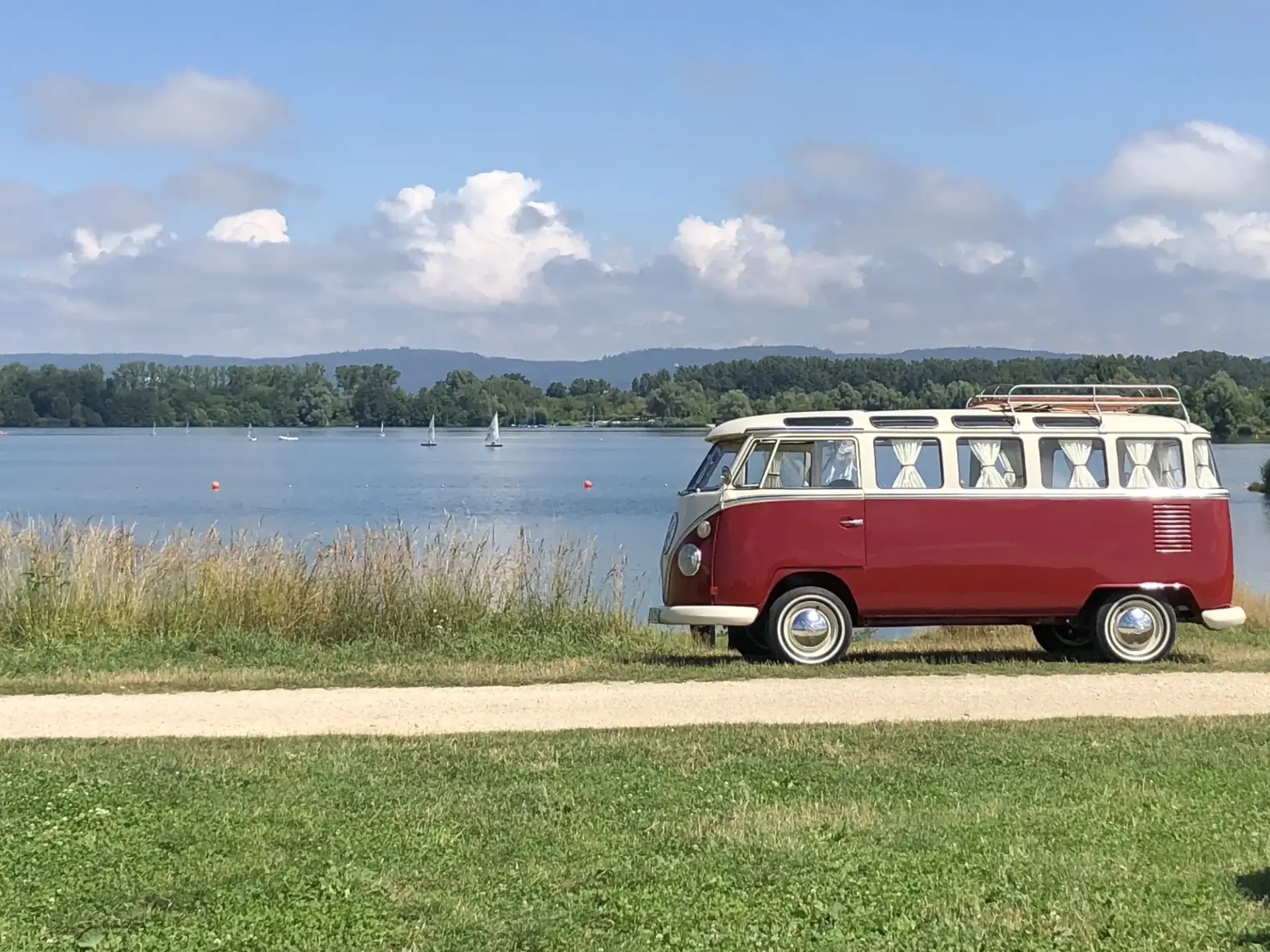 VW Bulli T1 Samba 1971 mieten in Neutraubling (Bulli T1 Samba am Seeufer)