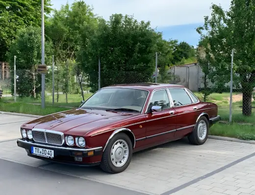 Jaguar Daimler XJ 40